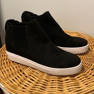 STEVE MADDEN LIFT SNEAKER